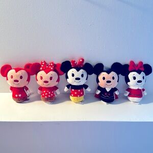 Sweet set of 5 Mickey and Minnie, lovable Hallmark itty bitty’s ♥️✨ Free gifts!!